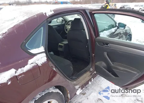 2013 Volkswagen Passat S z USA, uszkodzony, nr VIN 1VWAP7A33DC104517